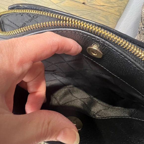 BIN047.2 LIKE NEW Michael Kors MK Logo Gold Charm Black Pebble Leather Satchel - Picture 7 of 10